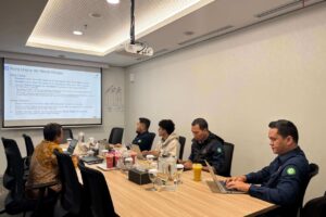 photo_6282896315322666239_y