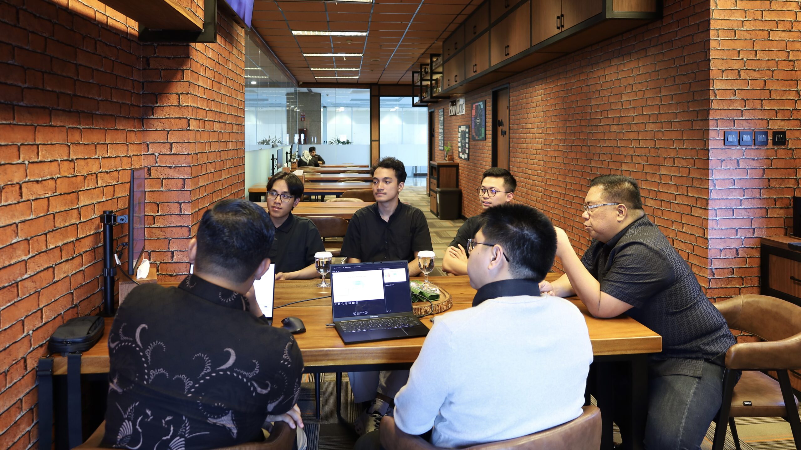 Diskusi Tech Industry Landscape Indonesia untuk rencana ekspansi MangoBoost di Bidakara Campus